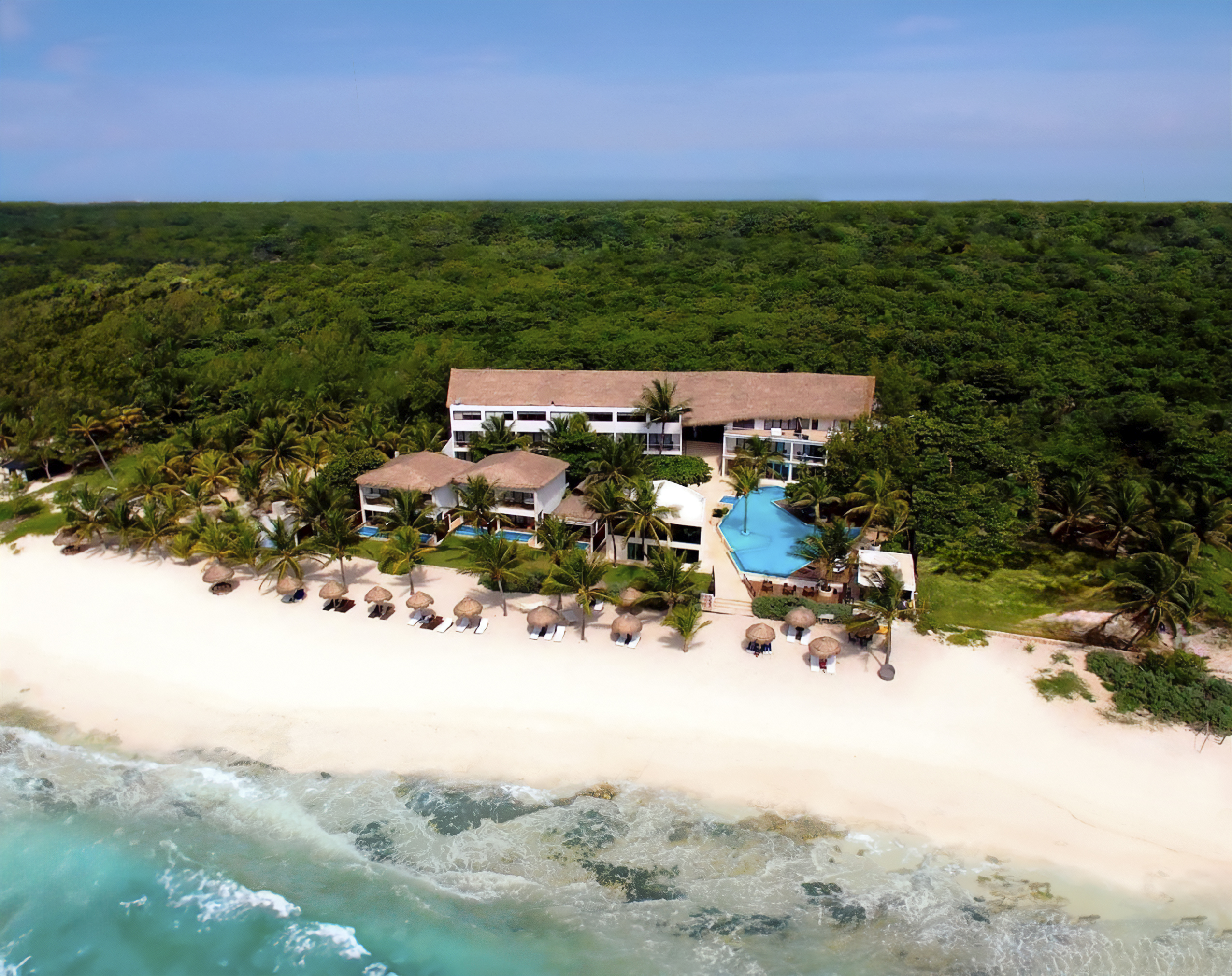 1. Beachfront Suites_01